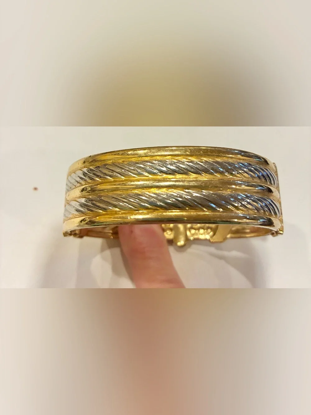 Vintage Brass Tricolor Hinged Bangle Bracelet 6 1/2 in Wrist Fashion Trendy